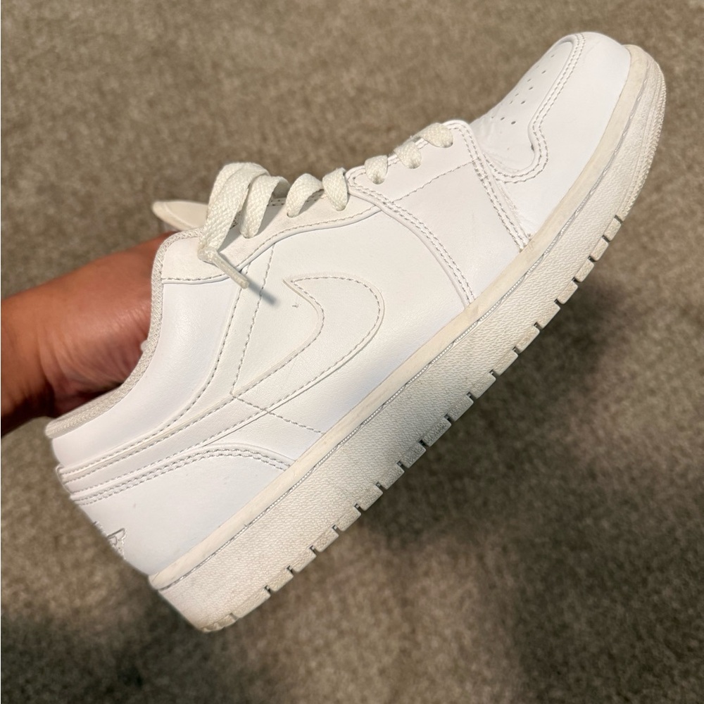 Air Jordan 1 Low Triple White Size 9
